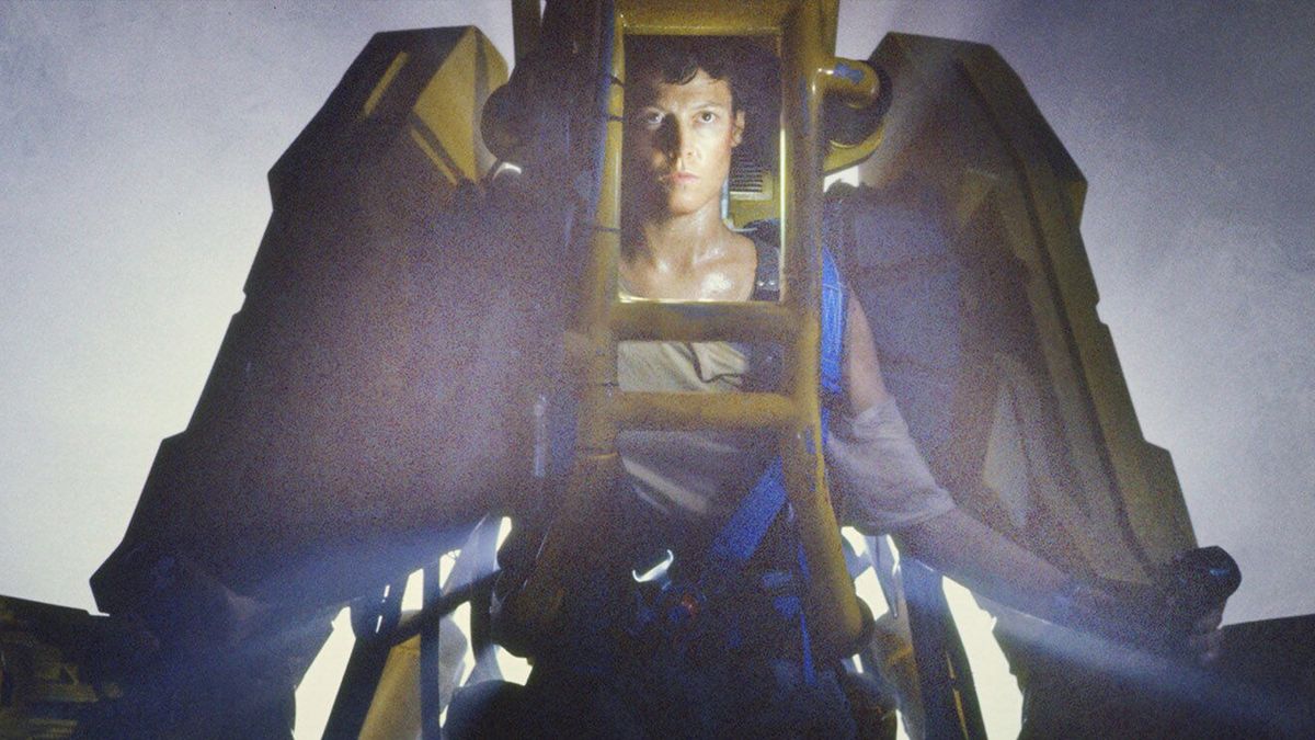  Sigourney Weaver in Aliens