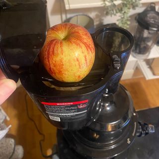 Image of Kuvings juicer to make apple juice