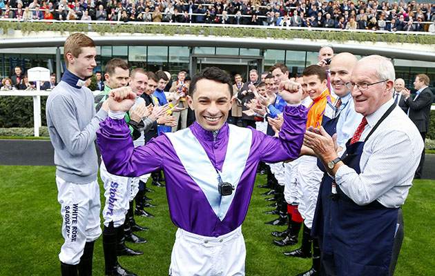 Silvestre De Sousa Champion Jockey 2015 with a guard of honour Ascot 17.10.15 Pic Dan Abraham-racingfotos.com THIS IMAGE IS SOURCED FROM AND MUST BE BYLINED &ldquo;RACINGFOTOS.COM&rdquo;