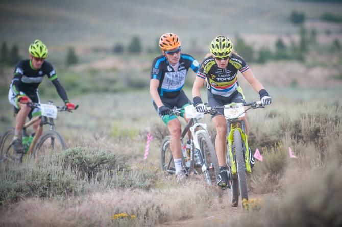 Sally Bingham (Topeak) leading a small group of riders up the single track. Sally went on to take the win in teh womens field by over 30 minutes.