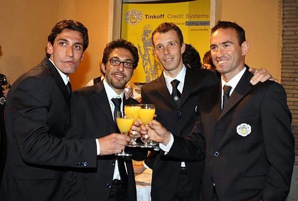 Marzoli, Commesso, Contrini and Aggiano pose for photo with their drinks.