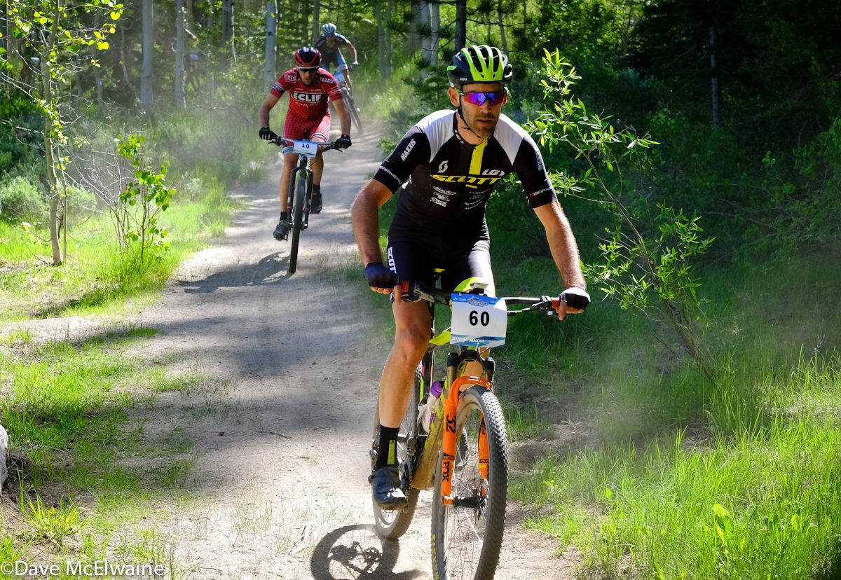 Geoff Kabush (Scott 3Rox Racing) was never far from the lead rider during the entire climb.