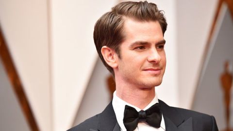 Hair, Suit, Formal wear, Tie, Hairstyle, Bow tie, Forehead, Tuxedo, Chin, Eyebrow,