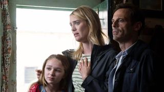 (L-R) Agnes Dalton (Alix West Lefler), Mackenzie Davis as Louise Dalton and Scoot McNairy as Ben Dalton in "Speak No Evil"