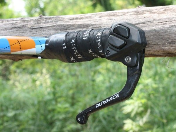 The Dura-Ace Di2 shifters are little more than pairs of buttons housed in aerodynamic pods.
