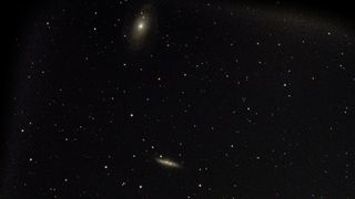 Galaxy Cigar (M82) 和 M81 由 Vaonis Vespera Pro 拍攝。