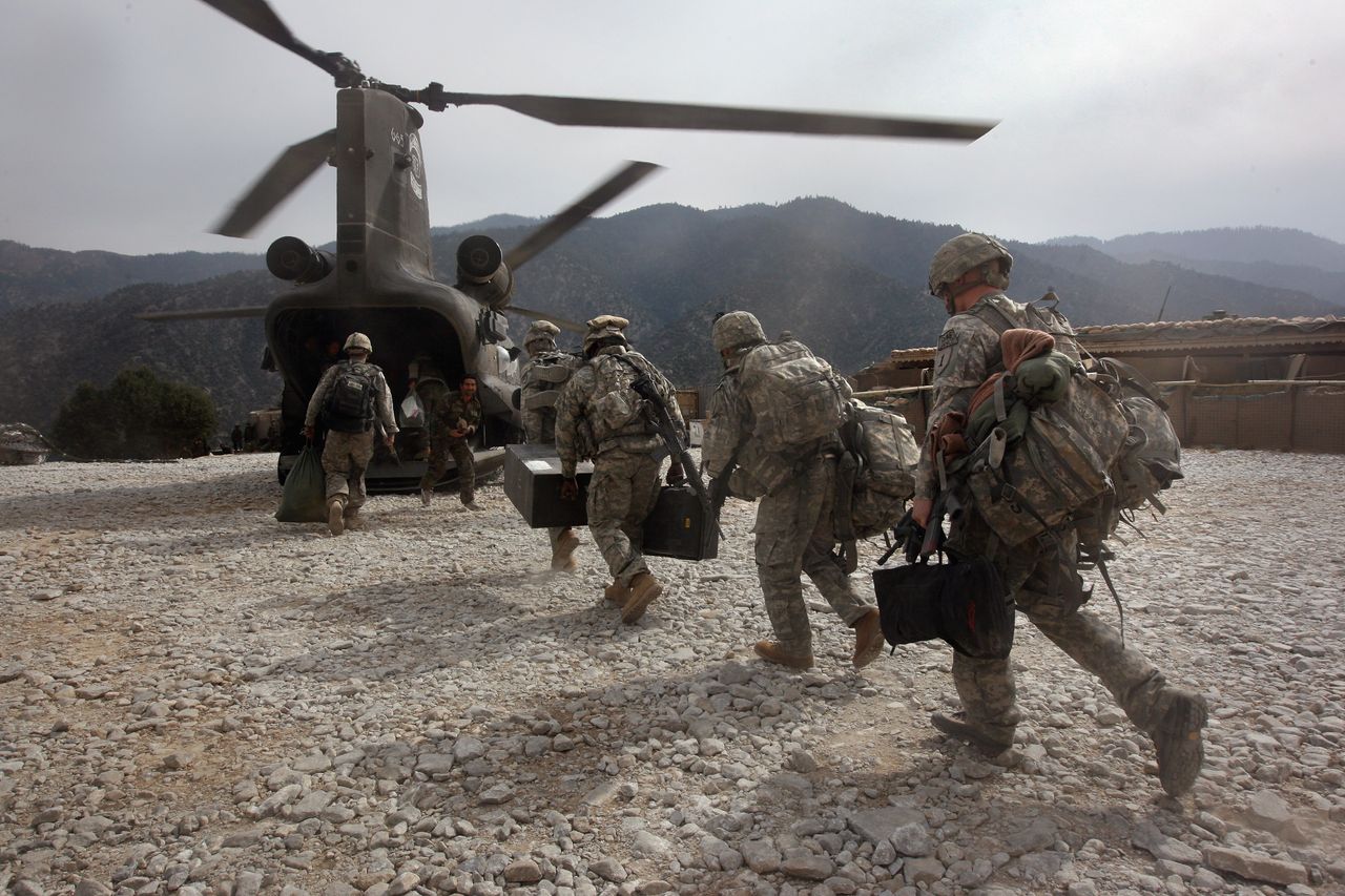 Soldiers boarding helicopter.