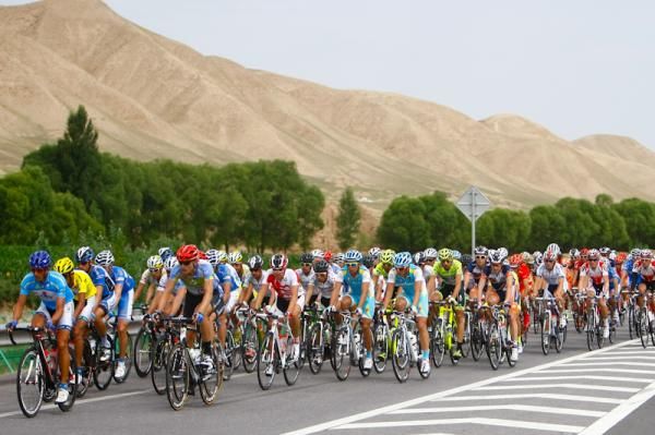 Tabriz rider lead the main peloton