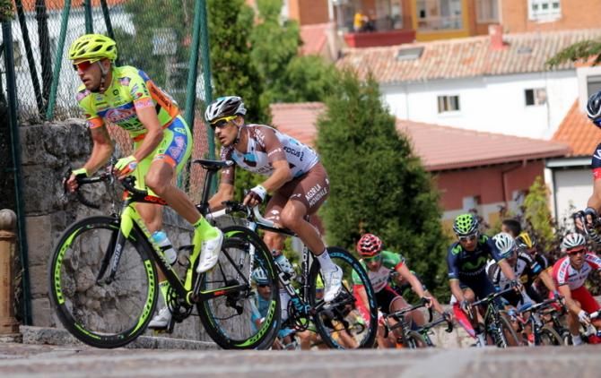 Peloton tackles Alto del Castillo de Burgos for the first time