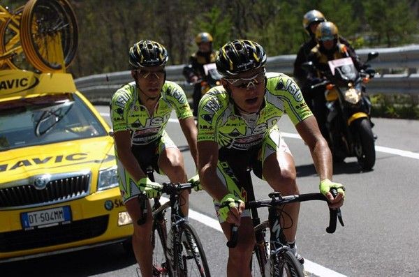 Andriy Grivko leads teammate Giovanni Visconti to the summit of Sestri&egrave;re.