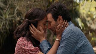 Zoe Saldana as Amy and Eugenio Mastrandrea as Lino embracing one another in From Scratch