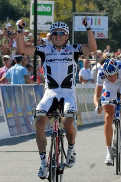 Simon Gerrans (Cerv&eacute;lo TestTeam) wins the 2009 GP Ouest France.