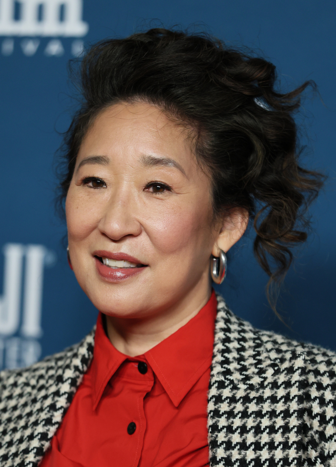 Sandra Oh attends the 40th Annual Santa Barbara International Film Festival: Virtuosos Award held at The Arlington Theatre on February 9, 2025 in Santa Barbara, California