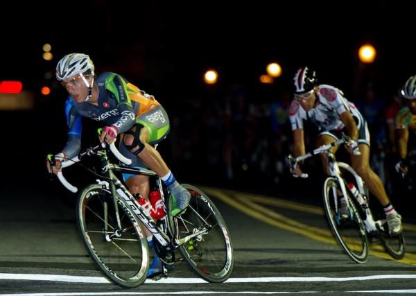 Carlos Alzate (Exergy) leads early in the race