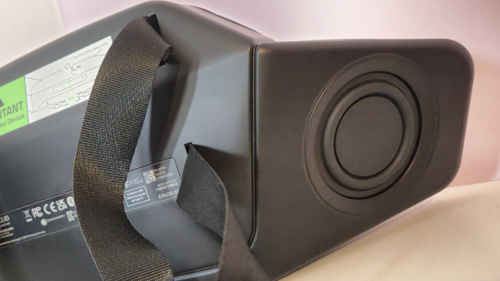 Photo by Rosalie Newcombe of the back of the Razer Clio wireless speaker head cushion.