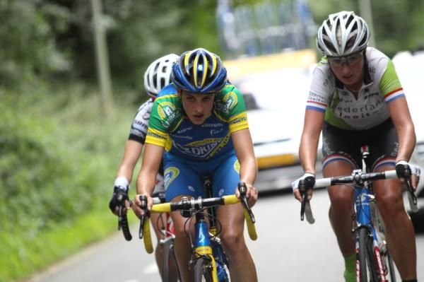 Lucinda Brand (AA Drink), Loes Gunnewijk (Nederland Bloeit) and Erinne Willock (Tibco) survived until the closing few kilometres