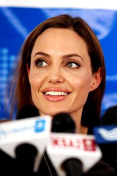 Angelina Jolie visits Syrian refugees