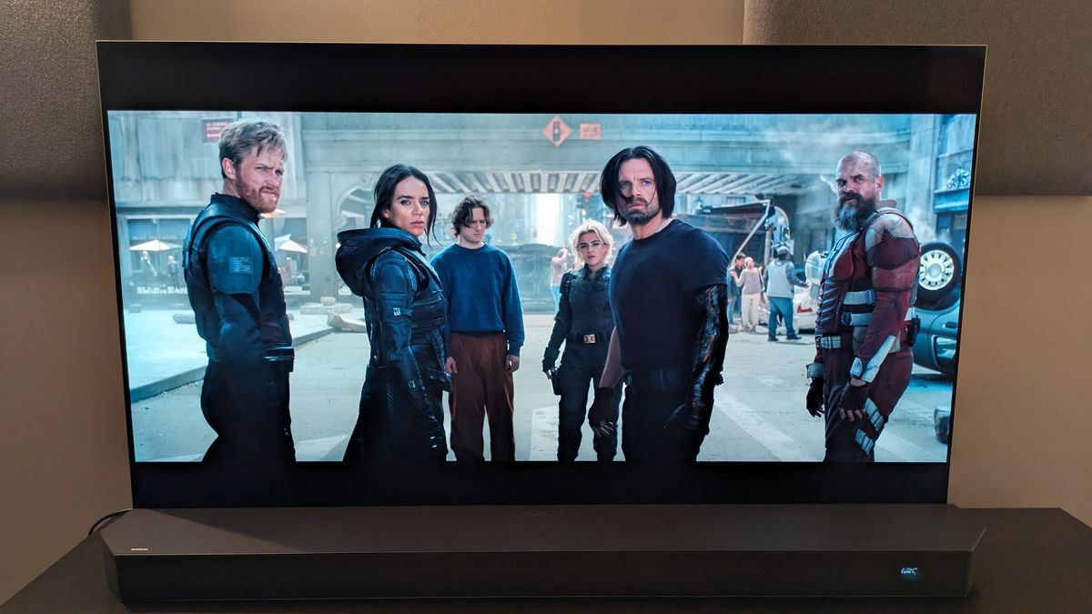 Thunderbolts 4K Blu-ray shot of thunderbolts team on LG G5
