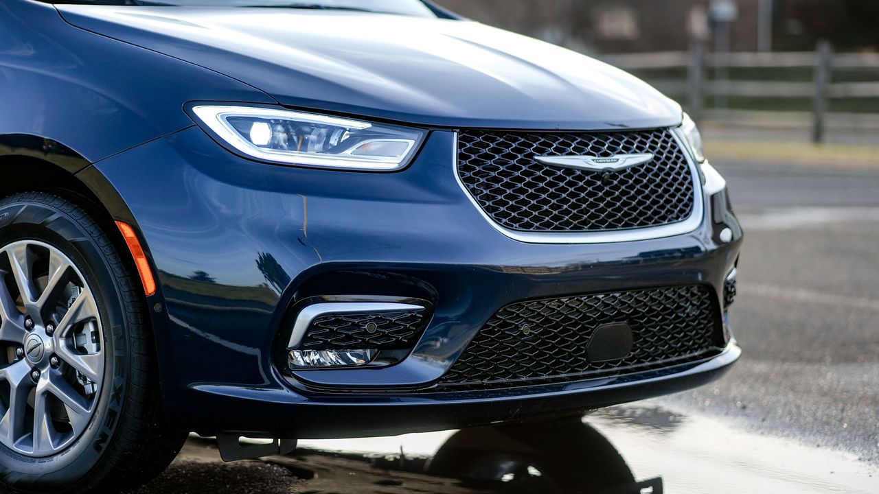 2024 Chrysler Pacifica Hybrid Pinnacle review.