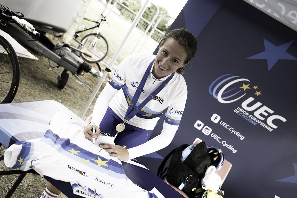 Lisa Morzenti signs her new European Champion's jerseys