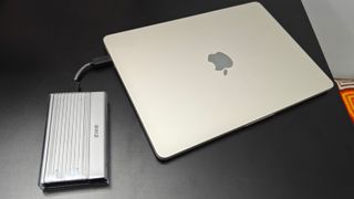 ZikeDrive USB4 NVMe SSD enclosure with MacBook Air M2
