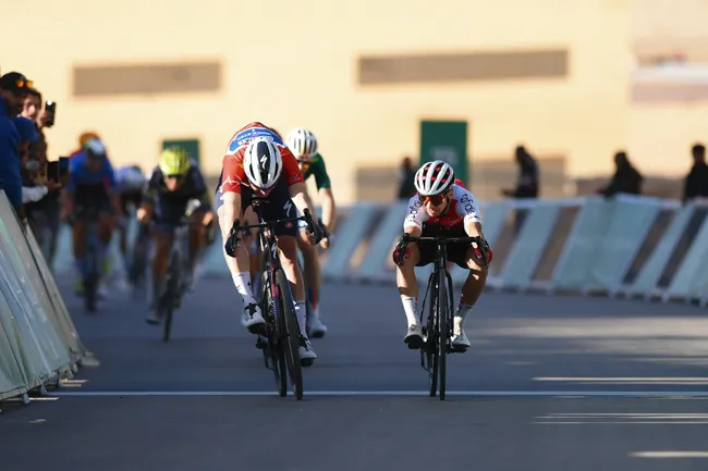 Tim Merlier vince la quarta tappa dellAlUla Tour (foto: Getty Images)