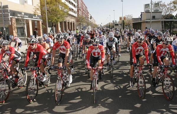 Race leader Markel Irizar and his RadioShack teammates lead the peloton in the opening kilometres.
