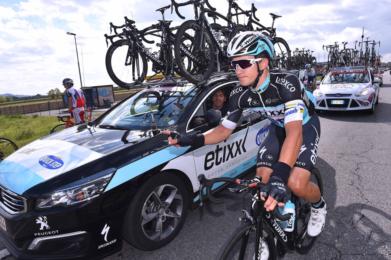 Michal Kiwatkowski gets instructions from Davide Bramati