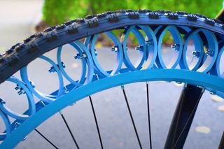 Airless bicycle wheel