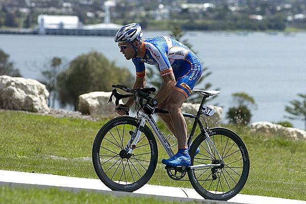Jeremy Yates (Le Tua) from New Zealand climbing on the back of the course in Geelong.