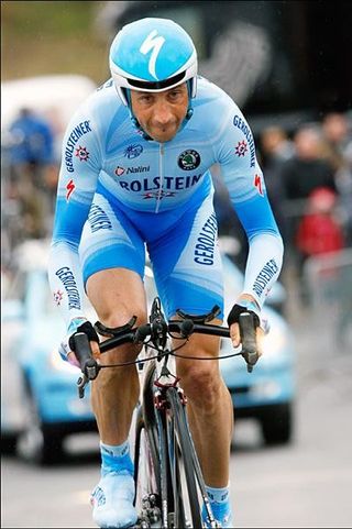 'Tintin' Davide Rebellin (Gerolsteiner) rides in the wet prologue.