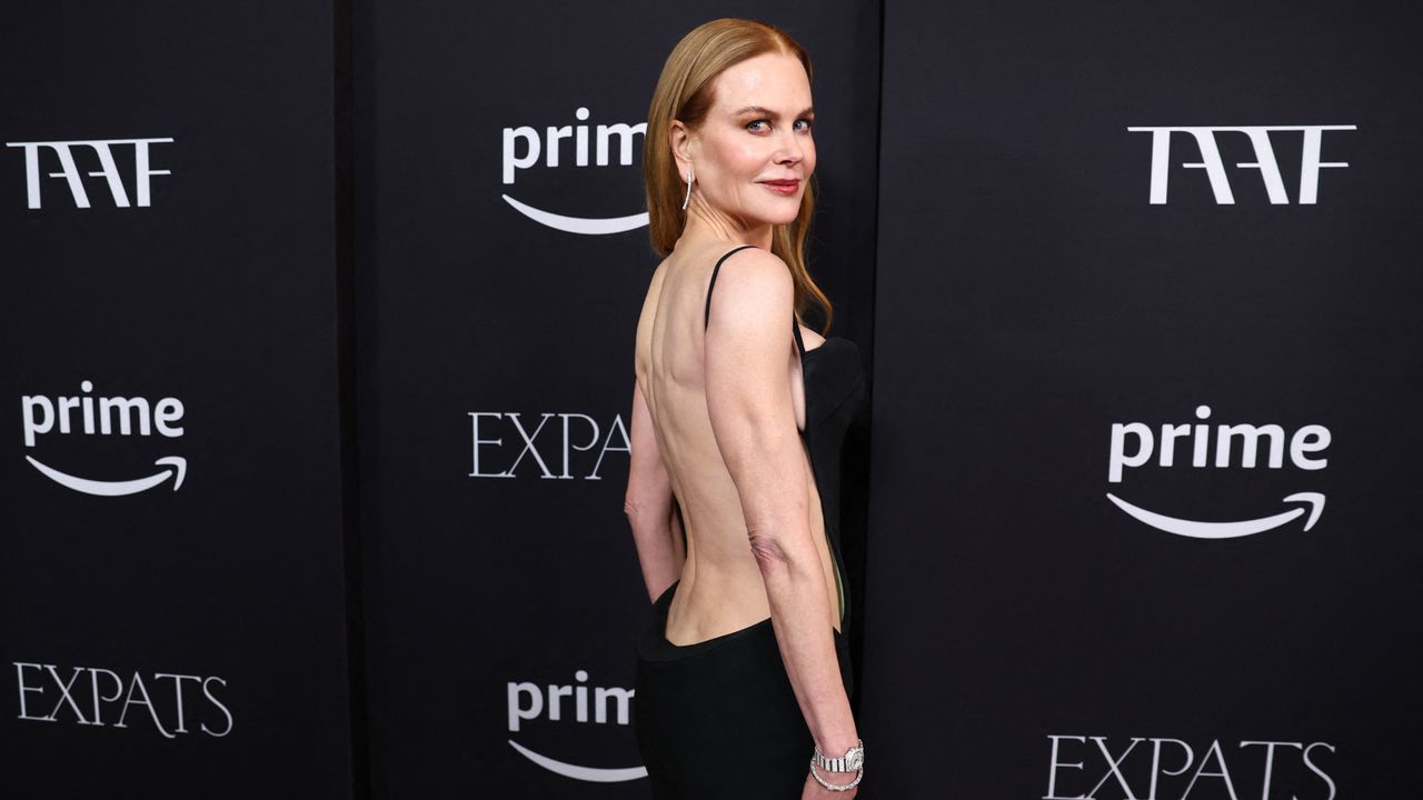  nicole kidman backless little black dress