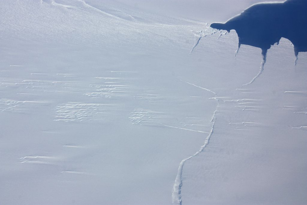 One end of the rift in Antarctica&#039;s Pine Island Glacier, seen from the NASA IceBridge DC-8 on Oct. 23, 2012. Since its discovery the crack has spread and is now less than one kilometer from completing and producing a large iceberg. 