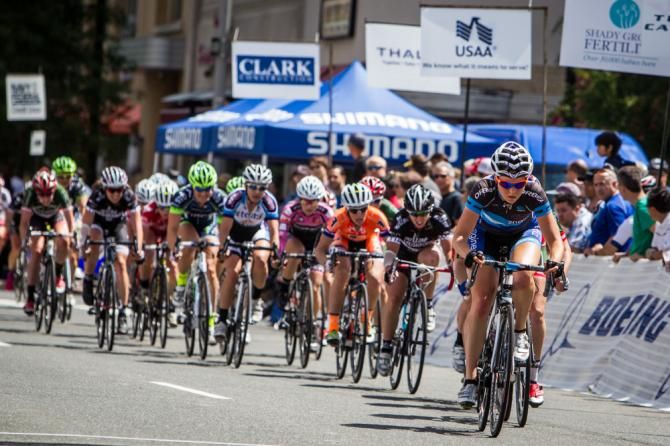 The womens field goes into the final laps.