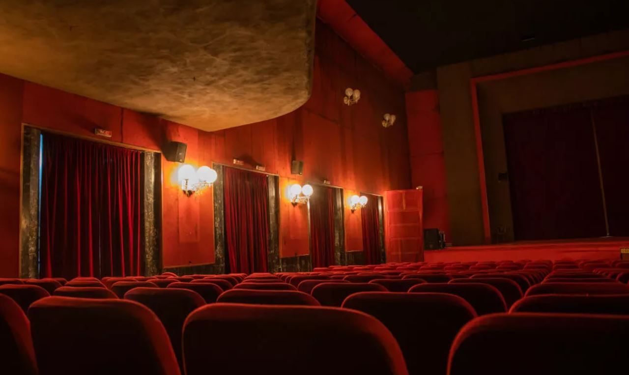 Springdale Movie Theater  Showcase Cinema de Lux Springdale
