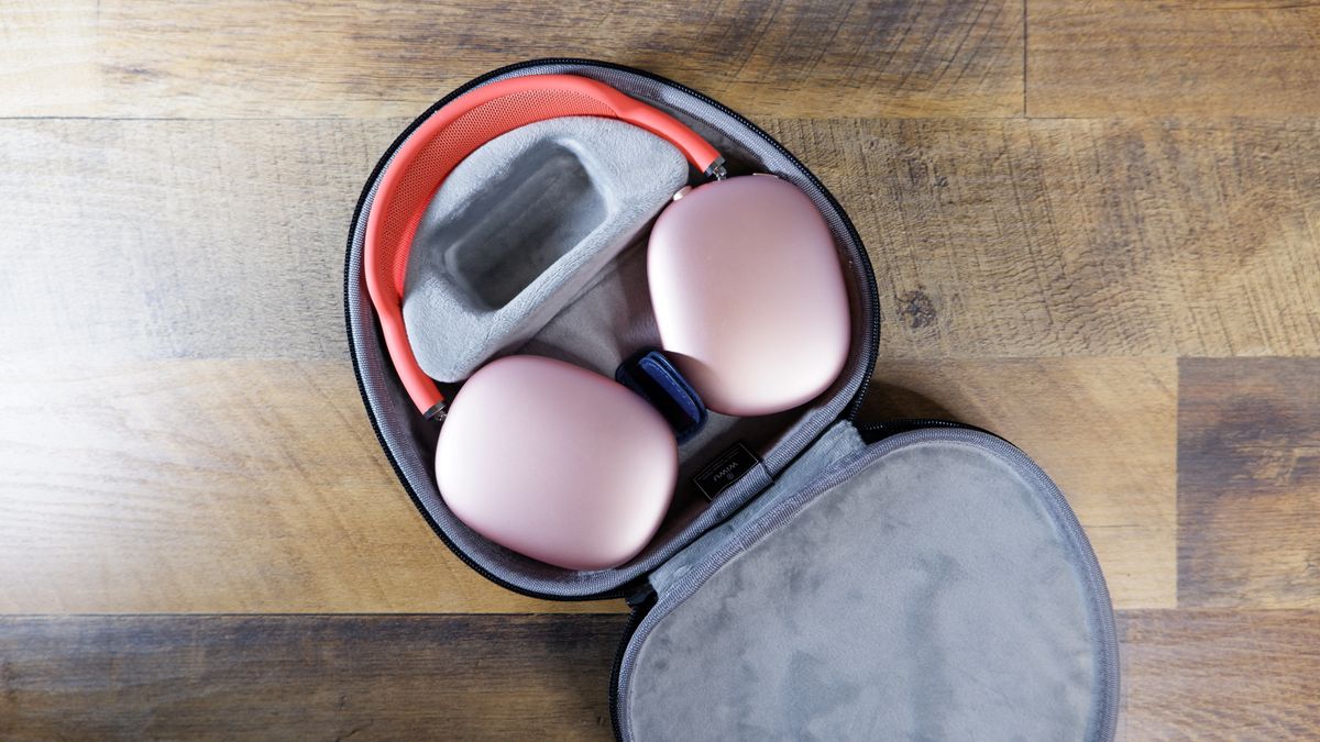 WIWU Ultra Slim AirPods Max Case displaying internals with pink AirPods Max