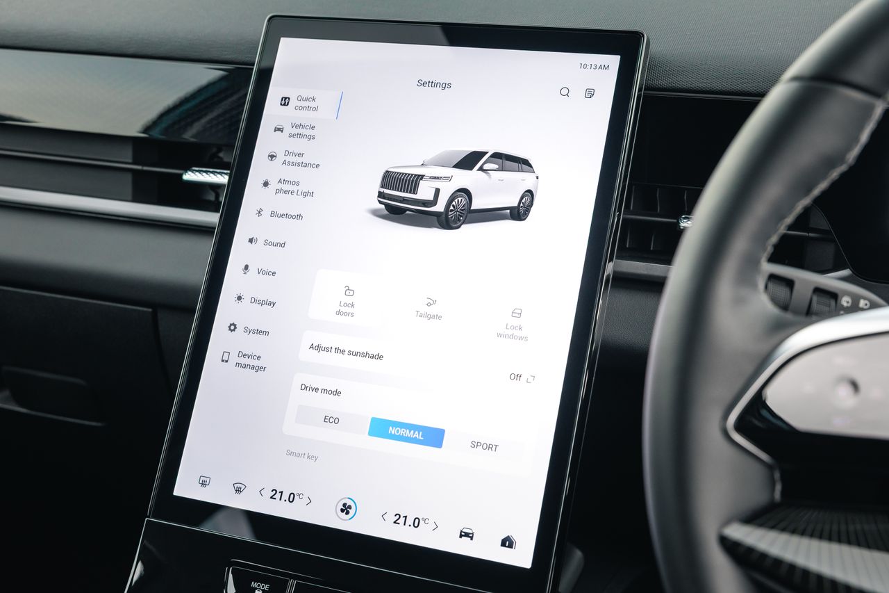 Interior shots of the Jaecoo 5, showing the boot, seats, screen and driving position