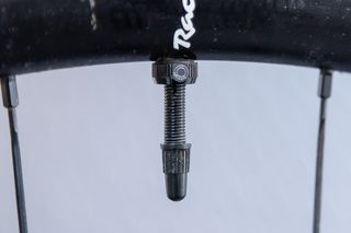 Tubolight tubeless valves