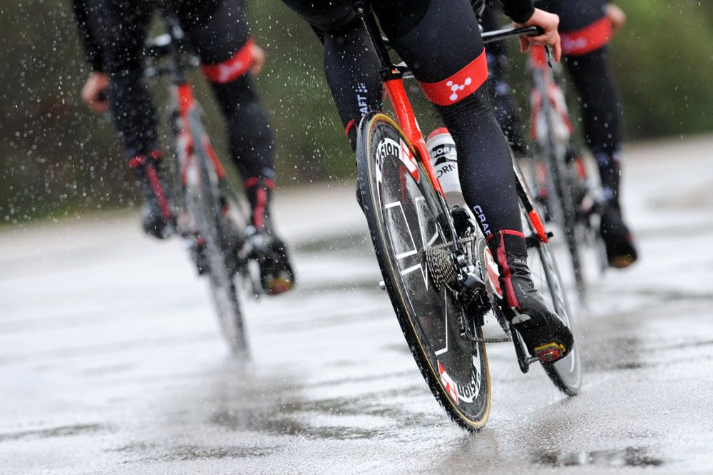 The E-118 Next uses Vision Metron three Spoke &amp; disc wheels