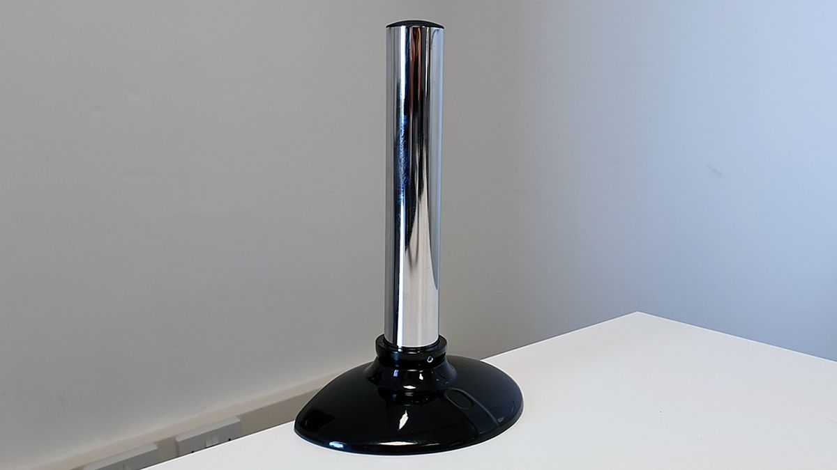 The desk clamp is very simple and unassuming; and also easy to attach and tighten to the desk with a screw-in handle underneath.
