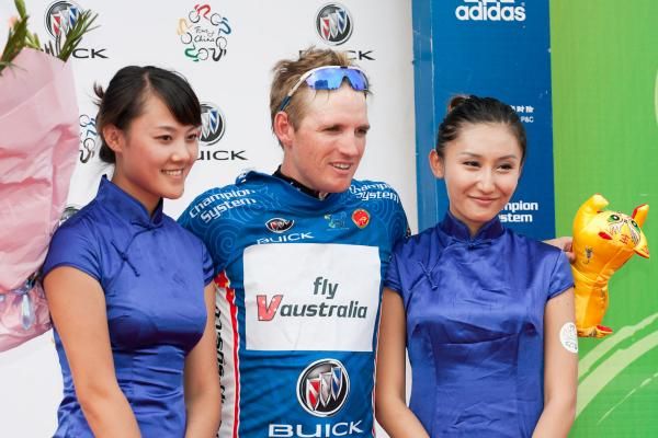 Aaron Kemps (Fly V Australia) took the points jersey off his teammate.