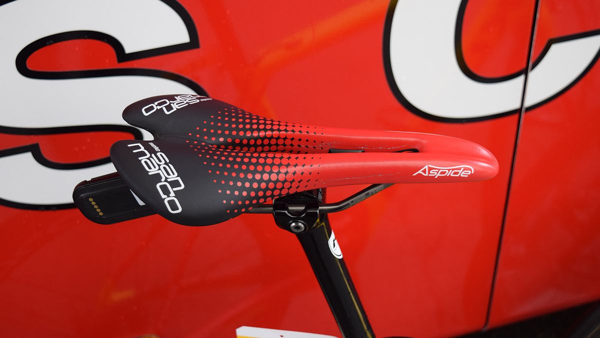 Herrada opts for a colour-coordinated Selle San Marco Aspide saddle