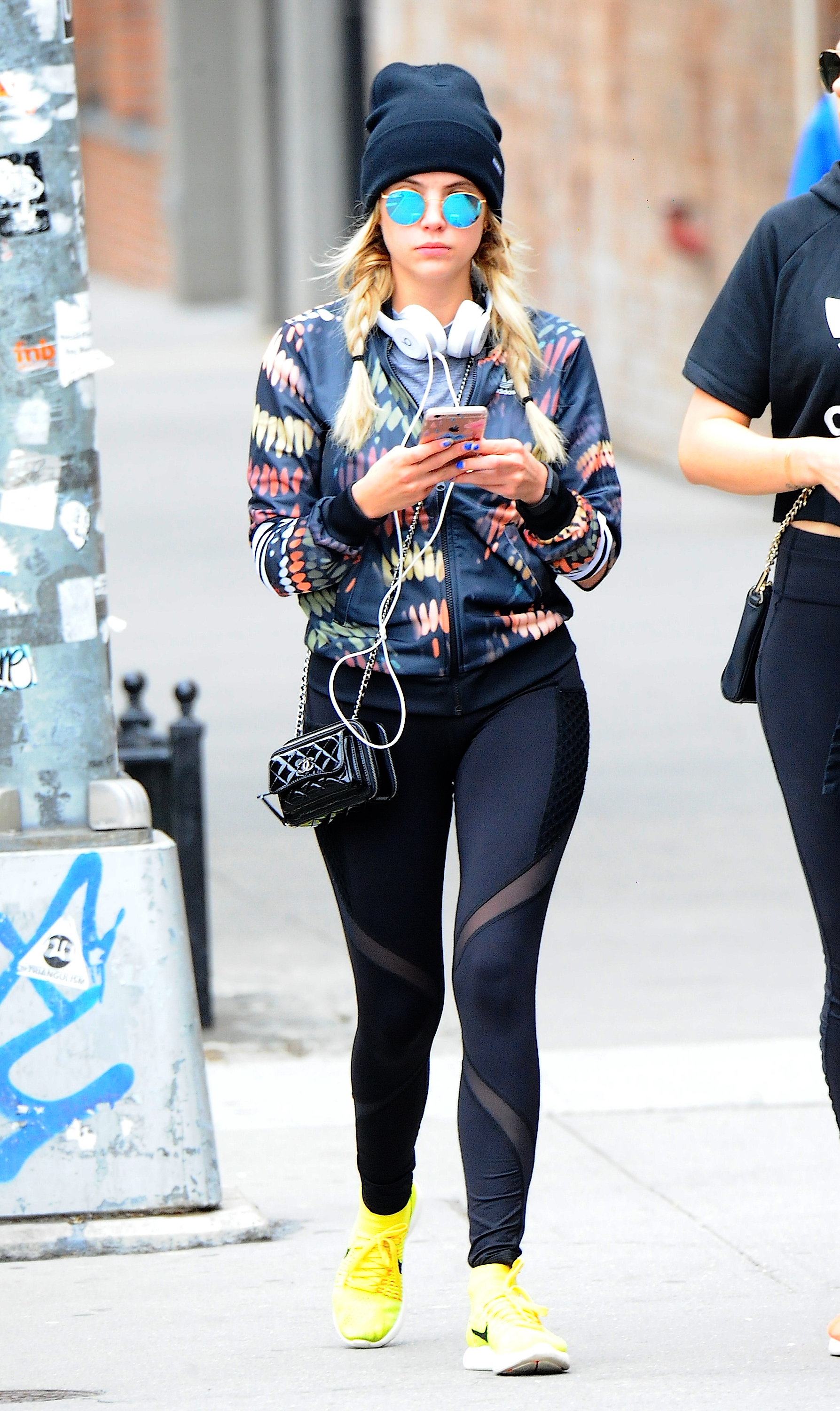 Top 5 NYC Celebrity Street Styles Trendy New York Fashion Guide 2025 3 Celebrity in athleisure outfit on NYC street.