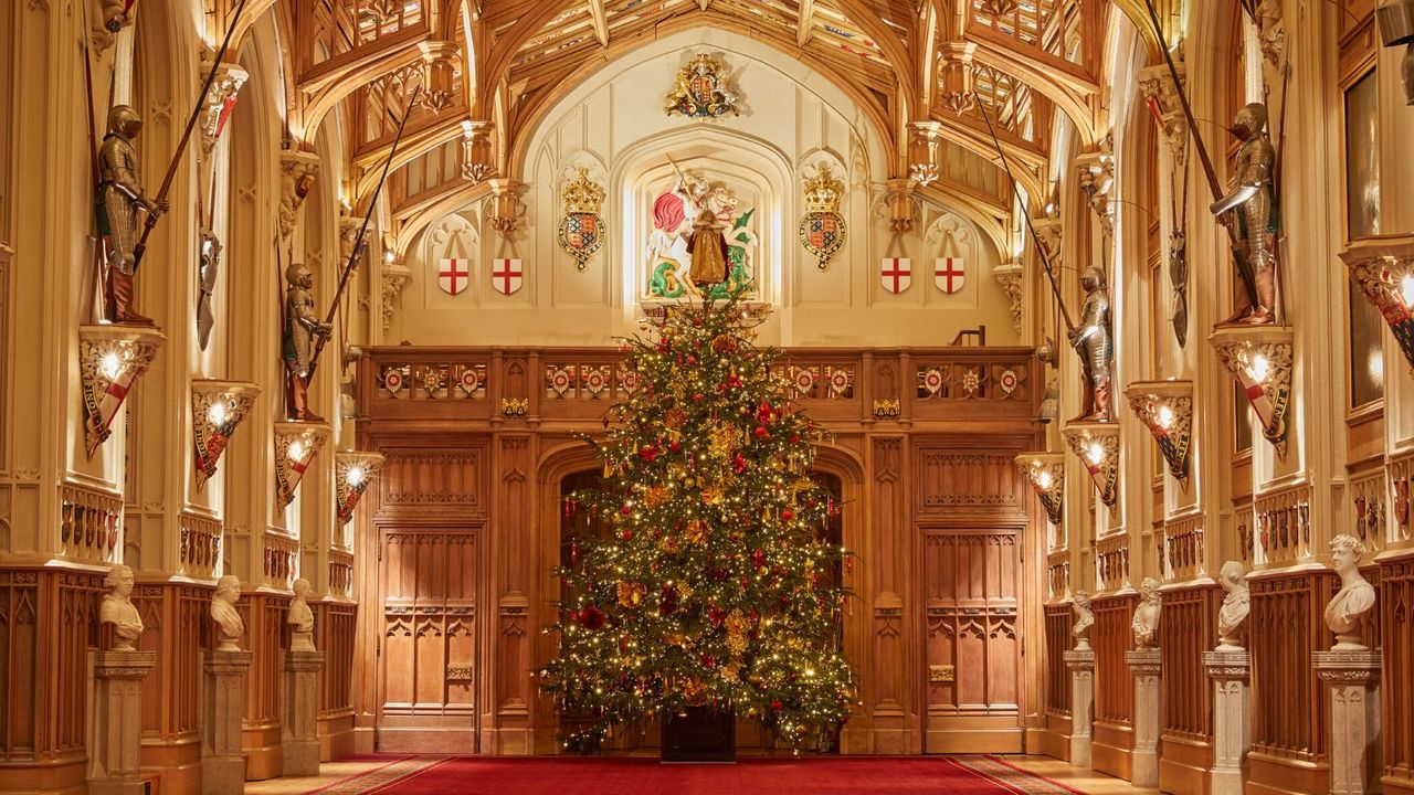 The main christmas tree in St Georges Hall, Windsor