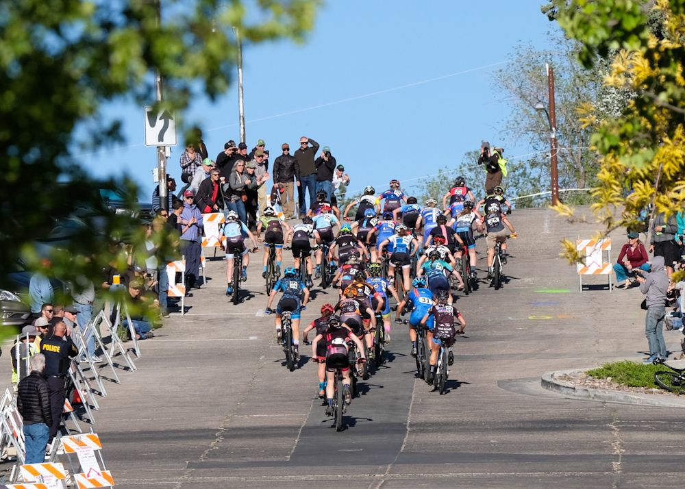 The pro women tackle the head wall for the first time