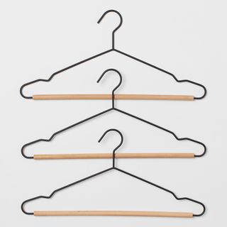 Wire and wood clothes hangers in Black