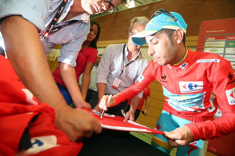 Fabio Aru signs autographs after stage 20.