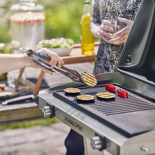 electric barbecue grill with removable dip tray