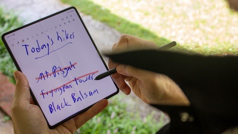 Take notes with the S Pen on the Samsung Galaxy Z Fold 3