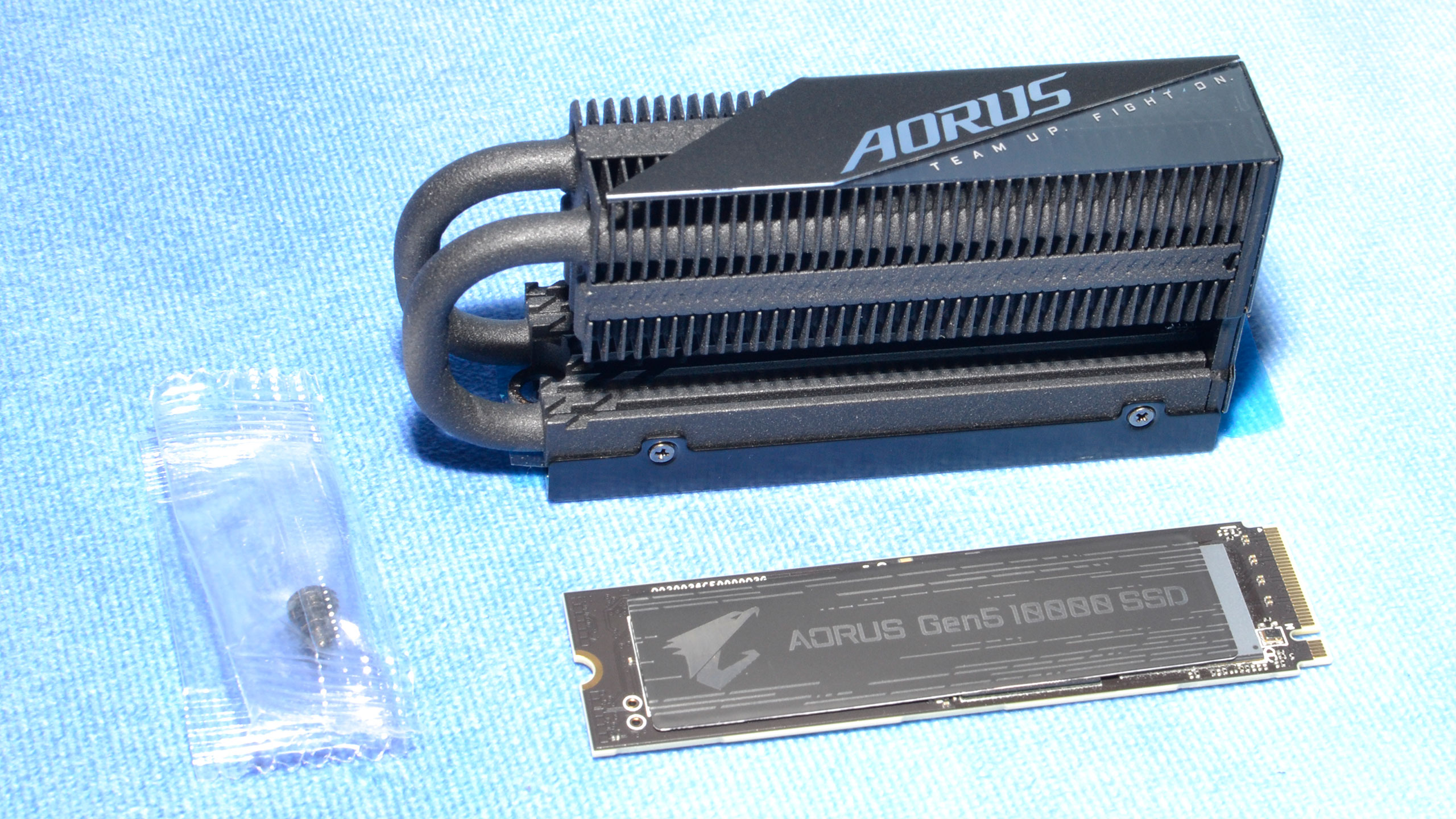 GIGABYTE Aorus 10000 Gen5 SSD Review 